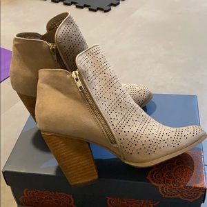 NWT Carlos Santana Booties
